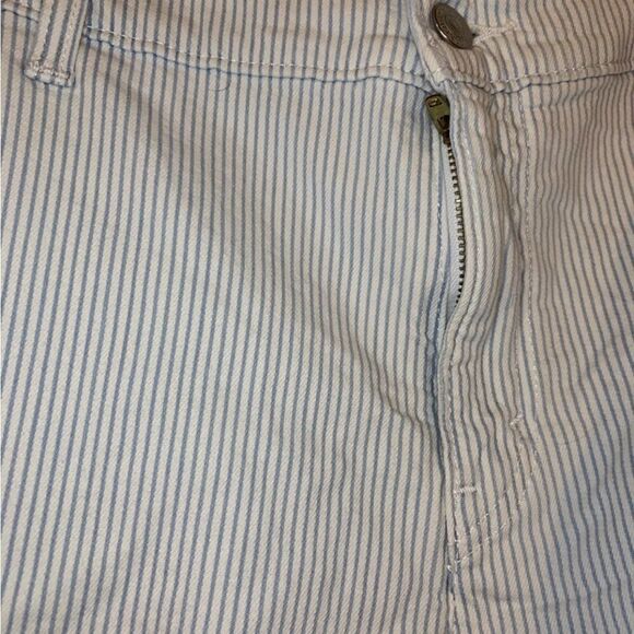 Levi’s Size‎ 34 Blue and White Shorts - Picture 2 of 5